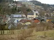 Aussicht auf Helfenberg im M�hlviertel mit barocker Pfarrkirche von 1712, Oberes M�hlviertel (06.04.2013)