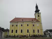 Hofkirchen, Pfarrkirche St. Ulrich, sp�tbarocke Saalkirche, erbaut ab 1636 (06.04.2013)