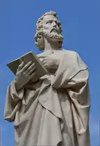 Reichenau, <U>Heiliger Markus</U> vor dem M�nster St. Maria und Markus. Das fahle Sonnenlicht sorgte f�r eine exzellente Beleuchtung. April 2013.