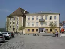 Mauthausen, Schloss Pragstein und Restaurant zur Post, Schloss erbaut von 1491 bis 1506 von Ladislaus Prager (21.04.2013)