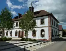 Ottmarsheim, das Rathaus der 2000 Einwohner z�hlenden Gemeinde im S�delsa�, Juni 2012