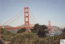 Blick zur Golden Gate Bridge und nach Sausolito auf der anderen Seite der Bucht. Bei unseren ersten Aufenthalt (06. September 2002) h�llte sich die Br�cke in Nebel, doch am 17. September 2002 konnte wir sie in Ihrer vollen Sch�nheit bewundern und die anschlie�ende Fahrt mit den PKW �ber die Br�cke genie�en. 