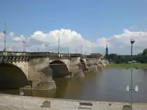 Die Augustusbr�cke verbindet die Dresdner ALtstadt und Dresden-Neustadt.(27.7.2011)