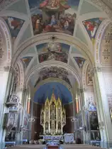 Zirl, Hochaltar und Deckenfresken von Franz Plattner und Josef Arnold der Hl. Kreuz 
Kirche (01.05.2013)