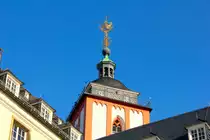 Das Wahrzeichen der Stadt: das Kr�nchen auf dem Turm der Nikolaikirche in Siegen 10.10.2012