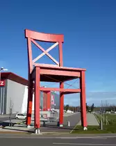 Freiburg, das Wahrzeichen des neuen M�belhauses, April 2013