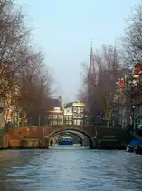 Niederlande, Amsterdam, von der Leidsegracht Br�cke aus gesehen, im Hintergrund, die Krijtberg Kirche. 08.02.2005