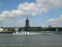 Der Blick auf den Rhein und die K�lner St. Martins Kirche.(9.7.2012)