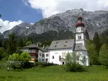 Kloster Gnadenwald bei Innsbruck, gegr�ndet 1441, St. Martin Kirche erbaut von 1485 bis 1486 (09.05.2013)