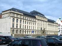 Das ehemalige Verwaltungsgeb�ude der s�chsischen Maschinenfabrik vorm. Richard Hartmann an der Hartmannstra�e in Chemnitz, 09.07.07
Der rechte Geb�udeteil stammt von 1837.