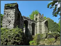 Der Aqu�dukt im Bergpark Wilhelmsh�he in Kassel. Zweimal w�chentlich ergie�en sich hier die Wassermassen von der Herkules-Statue talw�rts zum Fontainenteich, zum Aufnahmezeitpunkt leider keine Wasserspiele statt, sodass der Aqu�dukt trocken blieb. (Kassel, 15.05.2013)