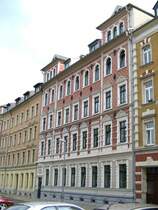 Dieses reich verziehrte Haus befindet sich an der Matthesstra�e in Chemnitz und d�rfte so manche �berf�hrungsfahrt einer Hartmann-Lokomotive miterlebt haben, 09.7.07