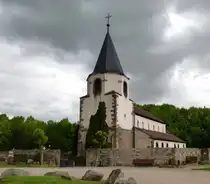 Avolsheim, der Dompeter (Domus Petri), wurde 1049 von Papst Leo IX. geweiht und geh�rt zu den �ltesten Kirchen im Elsa�, Mai 2013