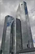 <U>Die drei S�ulen der Macht.</U> Frankfurt, 2013.