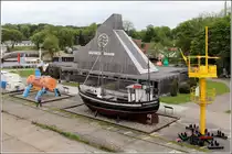Stralsund. Das Nautineum auf der Insel Kleiner D�nholm befasst sich in seinen Ausstellungen mit den Themen Fischerei, Meeresforschung, Schifffahrt in Ostsee und Bodden sowie Schiffbau in Stralsund. Es ist Teil des Deutschen Meeresmuseums in Stralsund. 13.05.2013
Weitere Infos: http://www.meeresmuseum.de/nautineum/