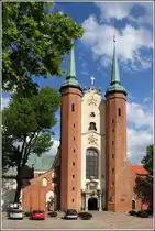 Gdansk. Der Dom zu Oliva wurde in der zweiten H�lfte des 14. Jahrhunderts errichtet. Die beiden T�rme haben eine H�he von 46 m. 14.05.2013