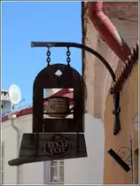 Tallinn. Uriges Wirtshausschild in der Pikk Jalg. 16.05.2013