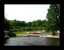 Impressionen aus den k�niglichen Schlossg�rten von Arcen (Niederlande in der N�he von Venlo - Richtung Velden). Sowohl das Schloss als auch die weitl�ufigen und traumhaft sch�nen Parkanlagen k�nnen besichtigt werden. Wir haben es in 5 Stunden nicht durch den Park geschafft... die Vielfalt zum Fotografieren ist einfach unglaublich. Insbesondere Rosenfreund d�rften dort voll auf ihre Kosten ab. Wer m�chte, kann sich hier informieren... http://www.kasteeltuinen.nl/index2.php?ipag=213