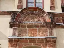 Terrakotta am Eingangsportal Schloss Gadebusch aus der L�becker Werkstatt des Niederl�nders Statius von D�ren als typisches Beispiel norddeutscher Backsteinrenaissance; 24.06.2013
