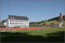 . Marianum Kloster Hegne, Allensbach - Auf der Ostseite der Schulanlage befinden sich die Sportanlagen. Die Nordseite wird durch eine Mauer begrenzt, an deren �stlichen Ende am Kamin Kletter�bungen gemacht werden k�nnen. 17.06.2013 (Matthias)