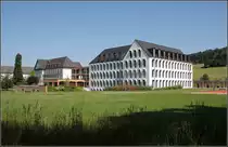 . Marianum Kloster Hegne, Allensbach - . Marianum Kloster Hegne, Allensbach - 

Das Marianum ist eine private, katholische Schule, deren Tr�ger die Kongregation der Barmherzigen Schwestern vom heiligen Kreuz sind. Der Erweiterungsbau (rechts) wurde 2009 fertiggestellt und von den Architekten Lederer, Ragnarsd�ttir, Oei geplant. . 

siehe auch:
http://architektur.startbilder.de/name/galerie/kategorie/architekten~lederer-ragnarsdttir-oei~2009-marianum-kloster-hegne-allensbach.html

17.06.2013 (Matthias) 