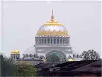 Die Kuppel des Marine-Doms in Kronstadt ist frisch renoviert und strahlt in neuem Glanz. 18.05.20913