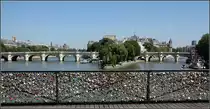 . Seine-Br�cken in Paris - �ber dem Schl�sser-Gel�nder von  Pont de Arts  die  Pont de Neuf . 17.07.2012 (Matthias)