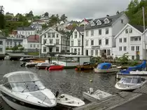 Tvedestrand, Holzh�user am Hafen (24.06.2013)