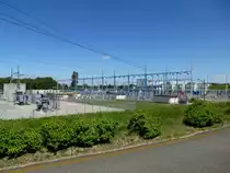 Vogelgr�n, die Umspannstation am Rheinkraftwerk, Juni 2013