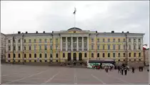 Helsinki. An der Aleksanterinkatu befindet sich der Senatsplatz mit seinem klassizistischen Geb�udeensemble. An der Otseite steht das alte Senatsgeb�ude. Heute residiert hier der Staatsrat, die finnische Regierung. 19.05.2013

