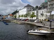 Arendal, Altes Rathaus, erbaut von 1812 bis 1815 f�r den Konsul Morten Kallevig, Empirepalais, eines der gr��ten Holzh�user Norwegens, seit 1844 Rathaus der Stadt (24.06.2013)