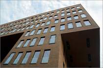 Moderne Backsteinfassade eines B�rohauses an der Elbe in Hamburg-Altona. 15.7.2007 (Matthias)