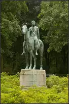  Amazone zu Pferde  - Das Original steht auf der Museumsinsel und wurde 1890-1895 in Rom erschaffen. 1904/05 wurde auf Veranlassung Wilhelms II. ein �berlebensgrosser Abguss gefertigt und im Berliner Tiergarten aufgestellt (Berlin-Tiergarten 29.06.2013 beim G+ 2 Annivesary Photowalk Berlin, Germany)