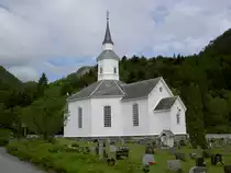 Pfarrkirche von Lavik, erbaut 1865, Sognefjord (26.06.2013)