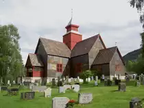 Dovre Kirke, Kreuzkirche aus Holz, erbaut 1736 von Jesper Mikkelson Rusten, ringsum mit Schieferplatten verkleidet, Oppland (27.06.2013)