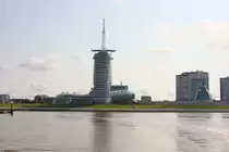 Die moderne Skyline von Bremerhaven mit Klimahaus am Weserufer
am 6.7.2013.