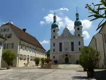 Arlesheim, Blick �ber den Domplatz zur barocken Domkirche von 1681, Juli 2013