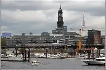 Hamburg-Mitte. Stadtkulisse mit dem Turm des Michel und dem Gruner+Jahr-Geb�ude. 12.05.2013