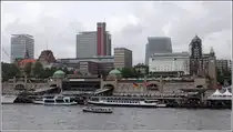 Hamburg-Mitte. Die Landungsbr�cken sind Hamburgs Wasserbahnhof. 12.05.2013