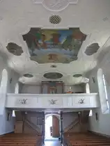 Mittelberg, Orgelempore der St. Jodok Kirche, Fresken von 1470, Taufstein von 1495 (28.07.2013)