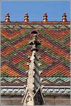 Das Dach der Stadtkirche in Meiningen ist mit bunt lasierten Ziegeln gedeckt. Aufnahmedatum: 12.09.2006