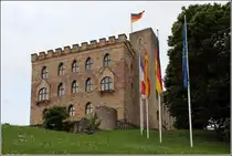 Das Hambacher Schloss ist ein Symbol der fr�hen deutschen Demokratiebewegung. 15.06.2013
