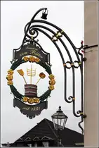 Schwetzingen. Wirtshausschild des Brauhauses zum Ritter am Schlossplatz. 15.06.2013