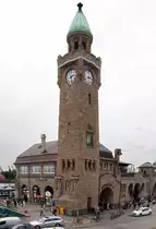 Hamburg - Br�cke 3 innerhalb der Landungsbr�cken an der Elbe - 14.07.2013