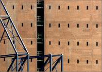 Der Speicher, der zuk�nftig als Sockel der Elbphilharmonie dienen soll und die Autos aufnehmen soll. 14.7.2007 (Matthias)