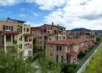 Freiburg, Wohnneubauten an der H�llentalbahn im Stadtteil Wiehre, Aug.2013