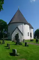 Karlskrona, Rundkirche von Hagby, erbaut im 12. Jahrhundert, eine von acht noch 
erhaltenen schwedischen Rundkirchen (12.07.2013)