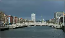 Br�cken �ber dem River Liffey pr�gen das Stadtbild von Dublin.
(14.04.2013)
