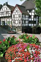 Fachwerkh�user auf dem Kirchenh�gel, dem historischen Kern der Stadt M�lheim (5. August 1989)