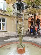 Szenth�roms�g t�r - Brunnen, in Budapest; 130826
